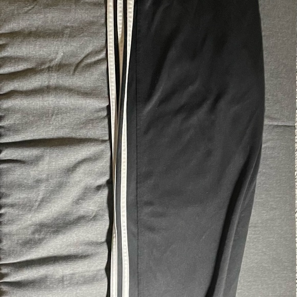 These stylish joggers will be the perfect addition to your closet - Picture 5 of 6